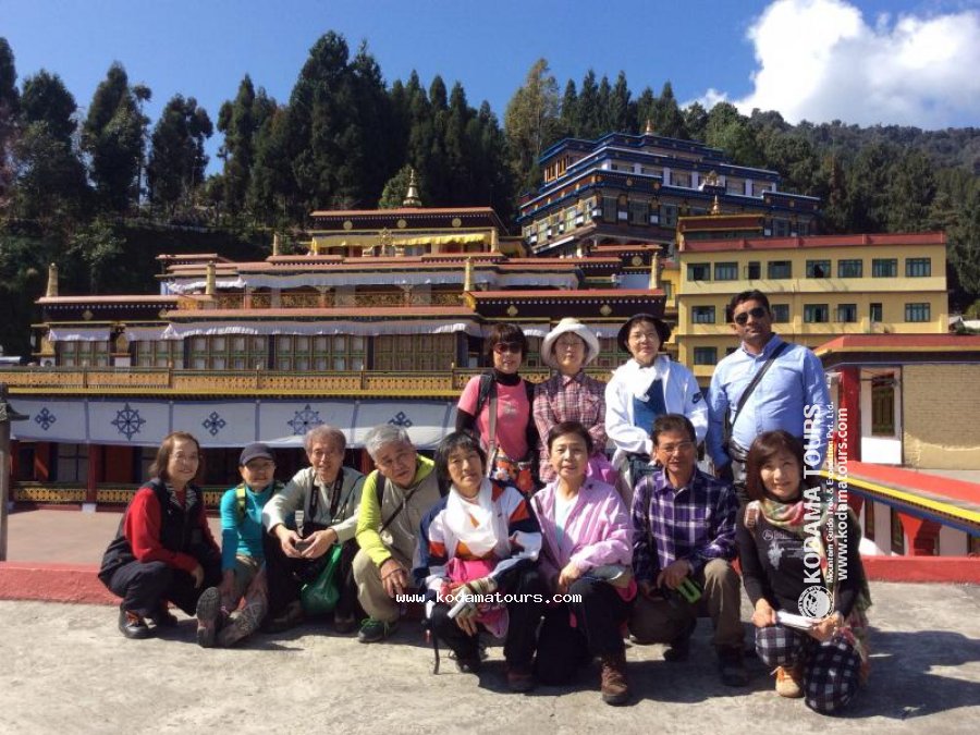 ネパール経由で、シッキム王国 とダージリン観光 